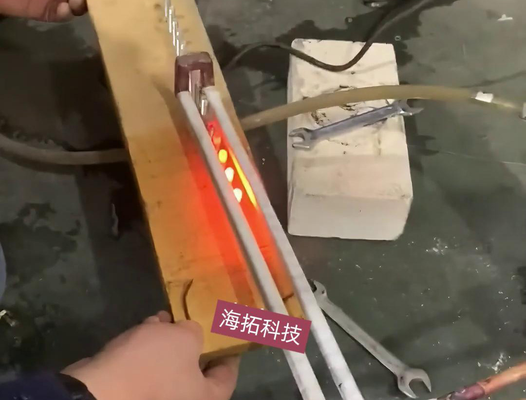 6mm端頭在線退火，采用高頻加熱機配合自動輸送帶實現(xiàn)均勻加熱退火