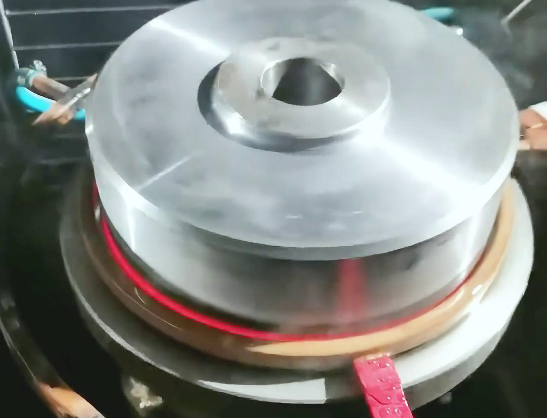 自動化淬火機床的應(yīng)用有助于企業(yè)提高生產(chǎn)效率、降低成本、提升產(chǎn)品質(zhì)量